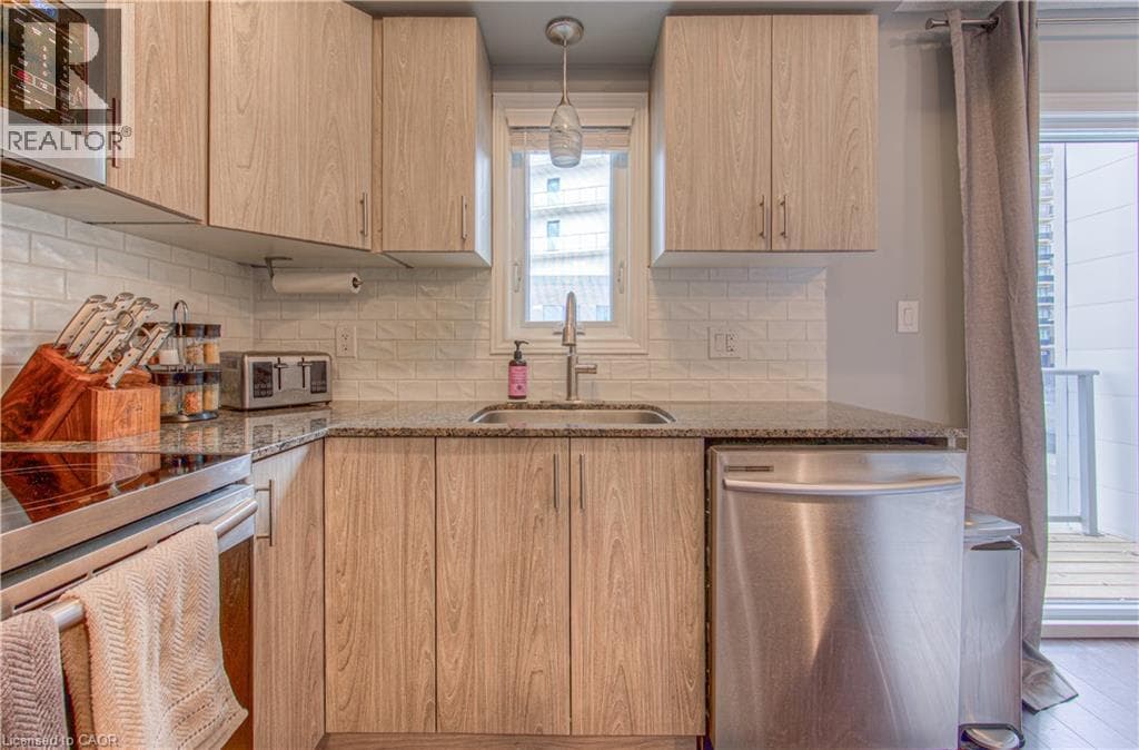 Townhouse for sale at 1430 HIGHLAND Road W Unit# 19A, Highland West, Kitchener, Ontario, photo 6