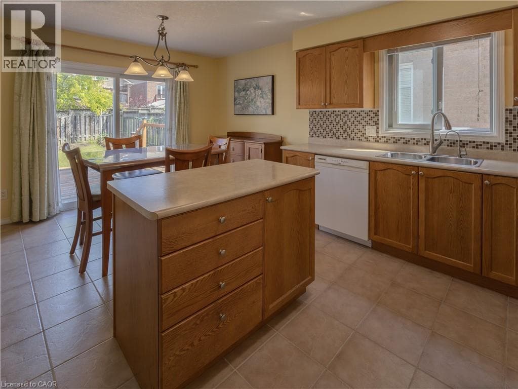 Detached for sale at 212 SLEAFORD Street, Lincoln Village West, Waterloo, Ontario, photo 10