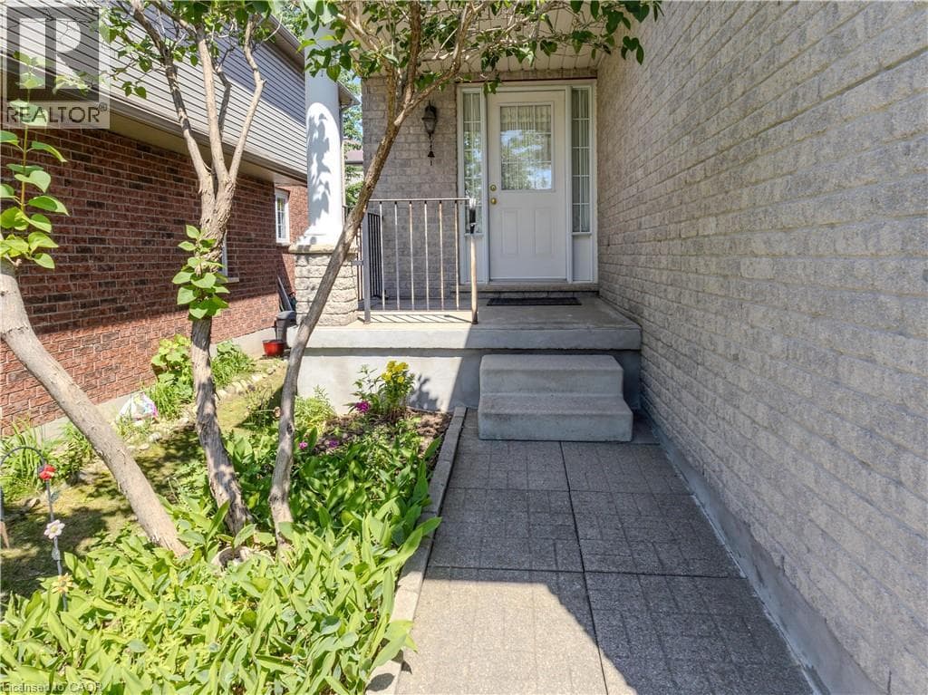 Detached for sale at 212 SLEAFORD Street, Lincoln Village West, Waterloo, Ontario, photo 3