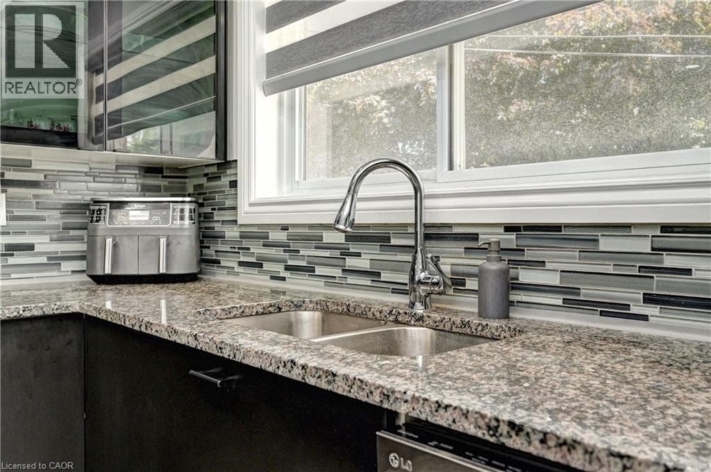 Detached for sale at 158 PLYMOUTH Road, Rockway, Kitchener, Ontario, photo 13