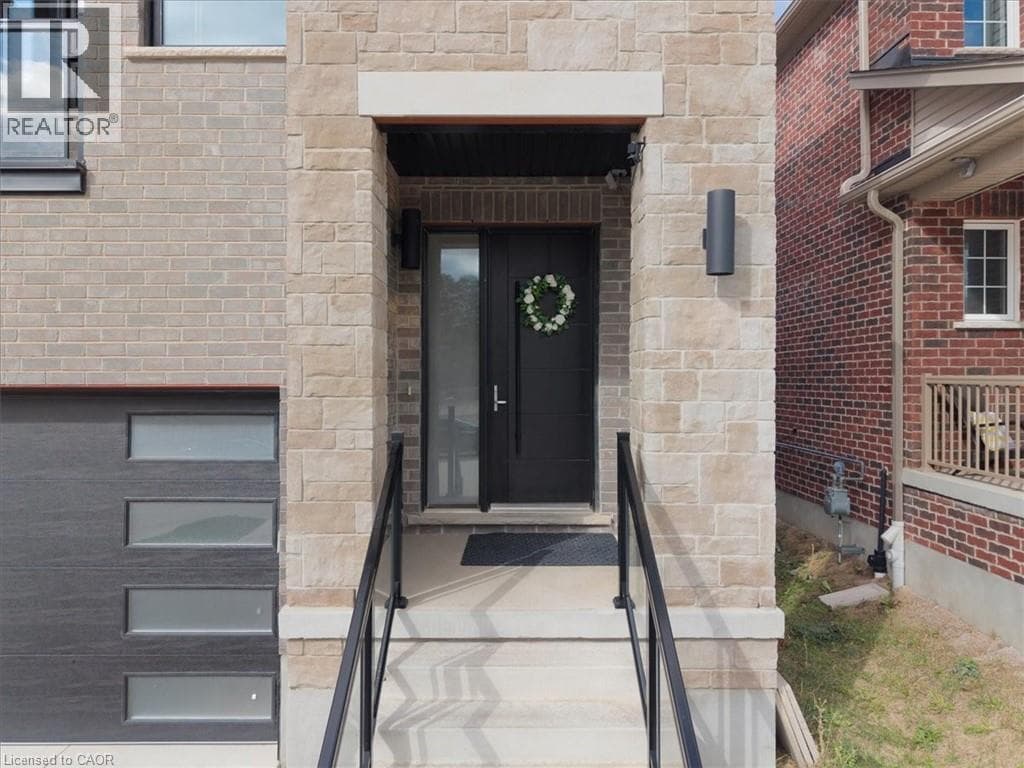 Detached for sale at 657 BENNINGER Drive, Laurentian West, Kitchener, Ontario, photo 2