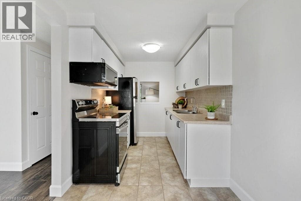 Townhouse for sale at 700 ERINBROOK Drive Unit# 22, Country Hills West, Kitchener, Ontario, photo 4