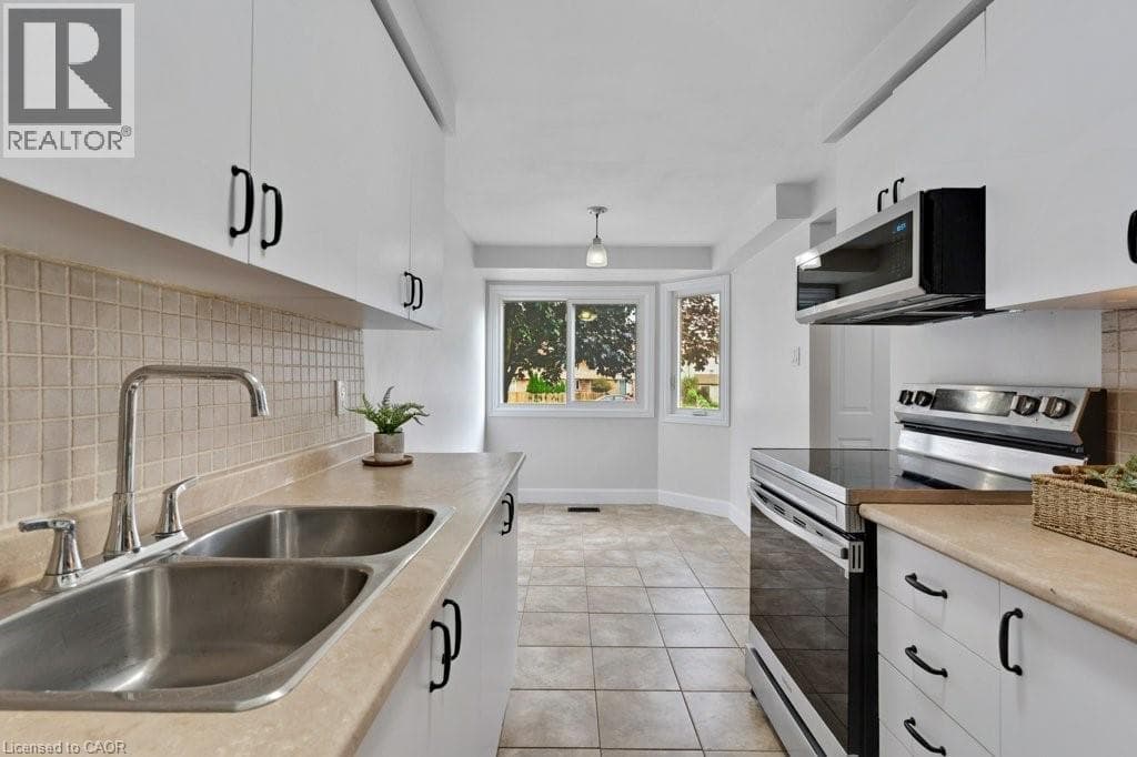 Townhouse for sale at 700 ERINBROOK Drive Unit# 22, Country Hills West, Kitchener, Ontario, photo 6