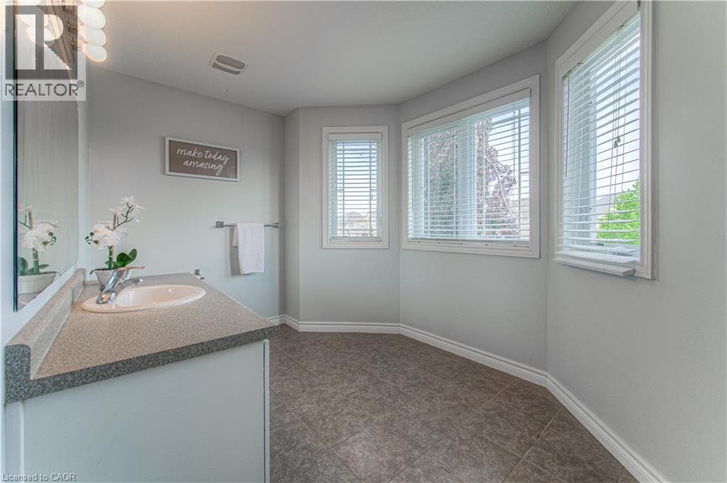 Detached for sale at 139 PEBBLECREEK Drive, Grand River South, Kitchener, Ontario, photo 18