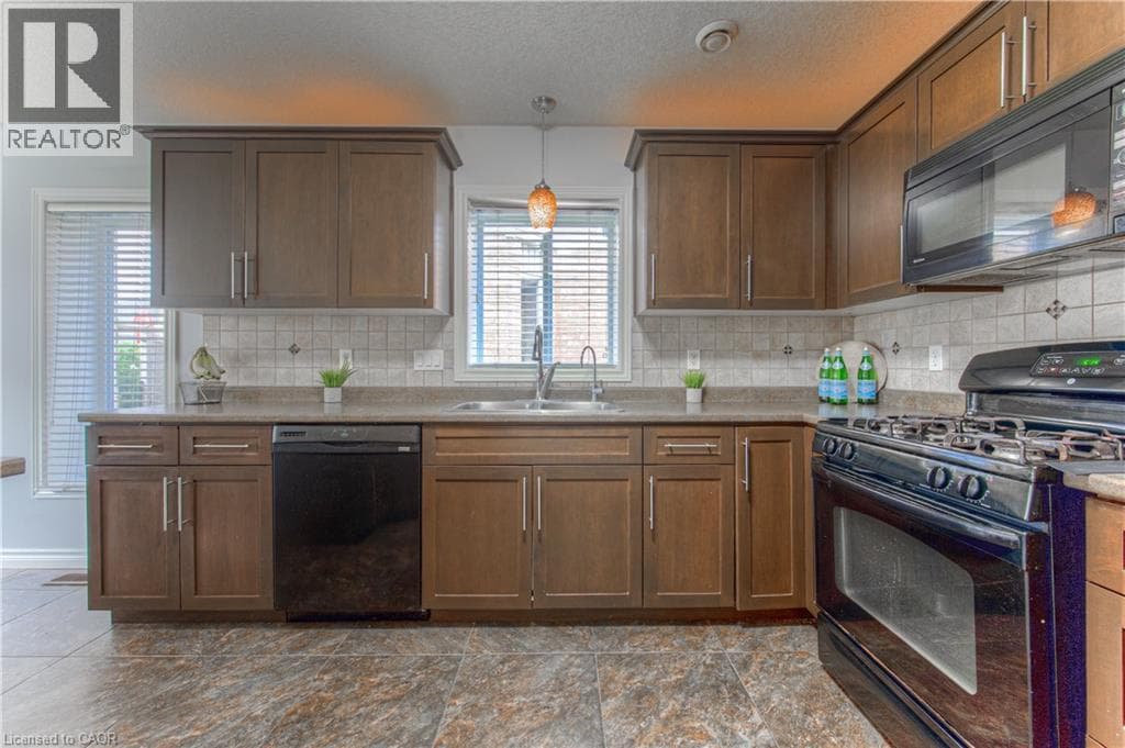 Detached for sale at 139 PEBBLECREEK Drive, Grand River South, Kitchener, Ontario, photo 9