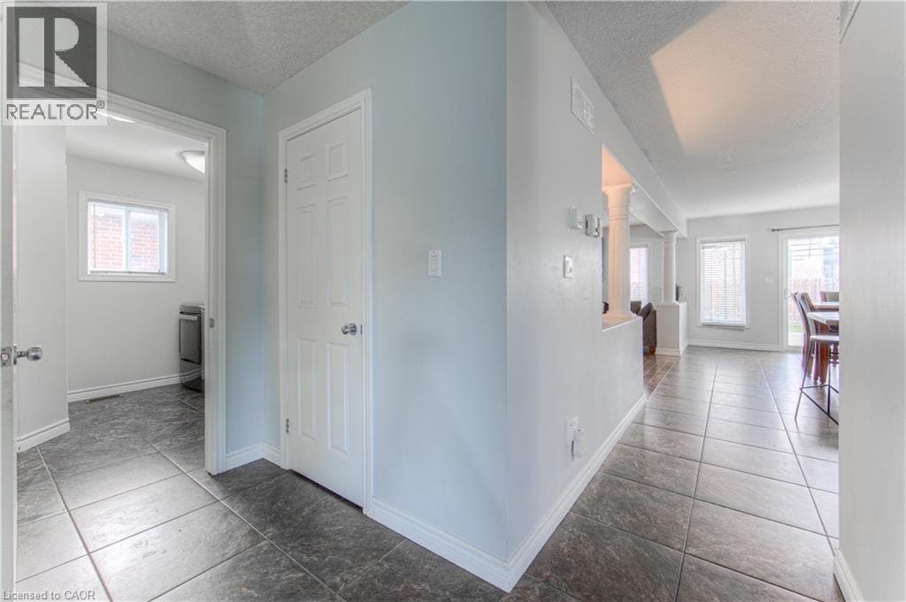 Detached for sale at 139 PEBBLECREEK Drive, Grand River South, Kitchener, Ontario, photo 6