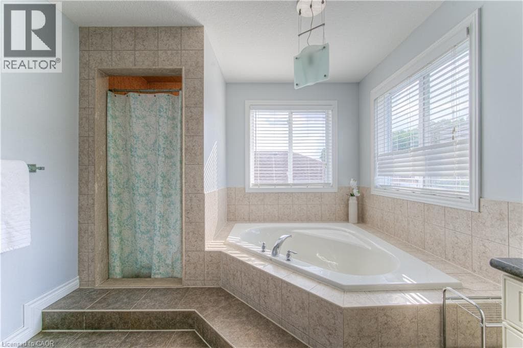 Detached for sale at 139 PEBBLECREEK Drive, Grand River South, Kitchener, Ontario, photo 25