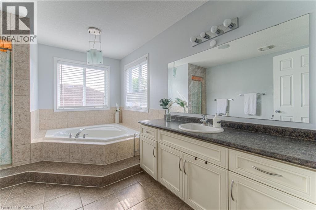 Detached for sale at 139 PEBBLECREEK Drive, Grand River South, Kitchener, Ontario, photo 24