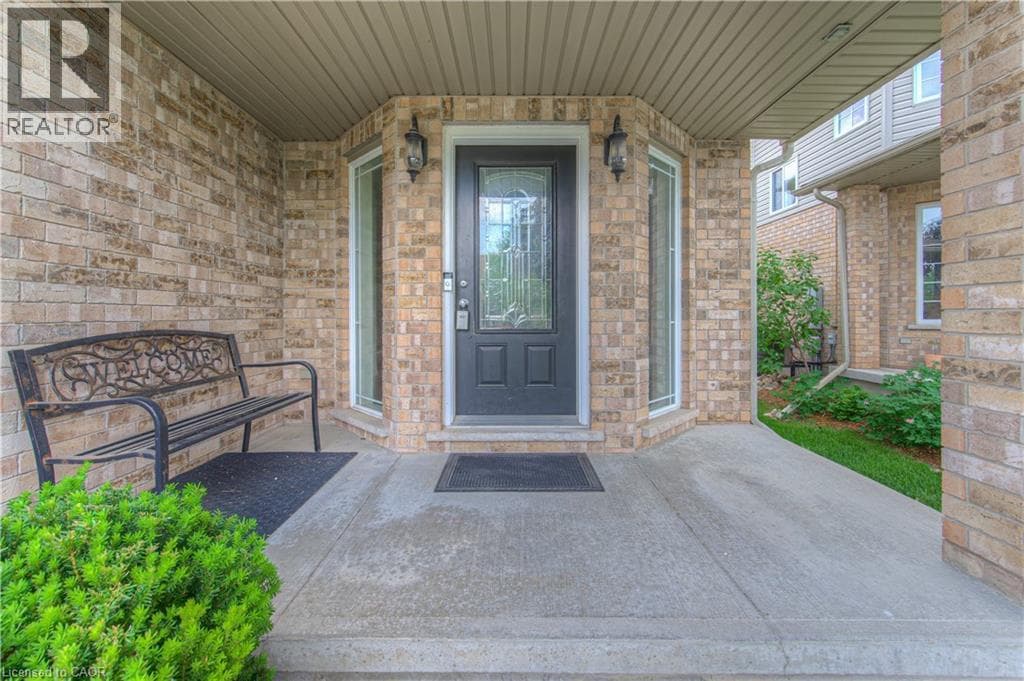 Detached for sale at 139 PEBBLECREEK Drive, Grand River South, Kitchener, Ontario, photo 3