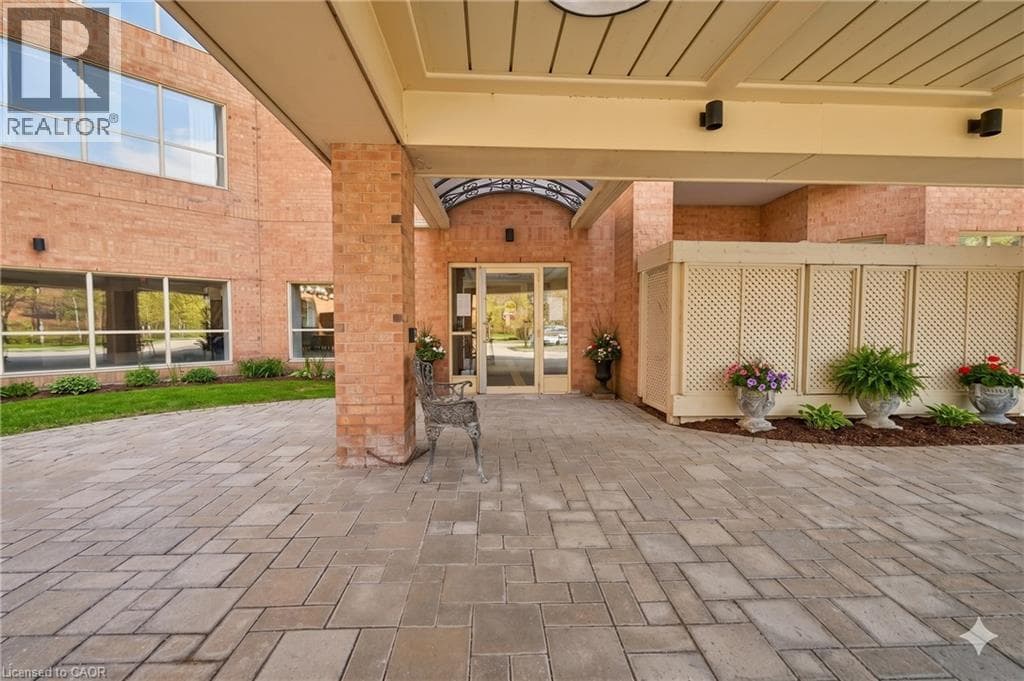 Apartment for sale at 1414 KING Street E Unit# 302, Eastwood, Kitchener, Ontario, photo 2