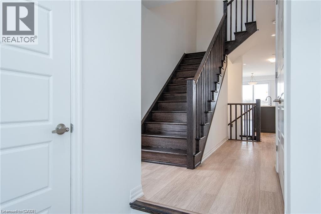 Townhouse for sale at 112 FORESTWALK Street, Rosenberg (Trussler), Kitchener, Ontario, photo 3