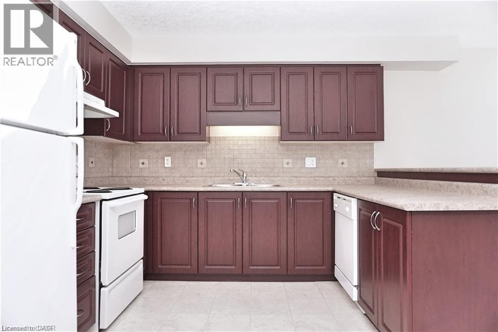 Townhouse for sale at 40 MADELEINE Street, Huron Park, Kitchener, Ontario, photo 6