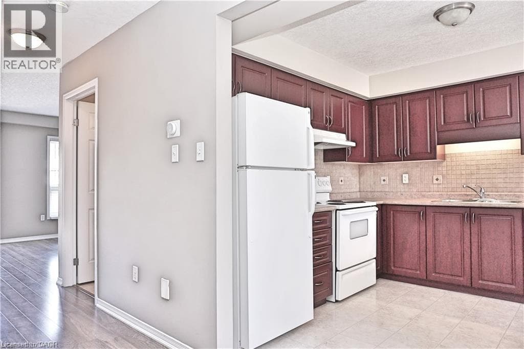 Townhouse for sale at 40 MADELEINE Street, Huron Park, Kitchener, Ontario, photo 7