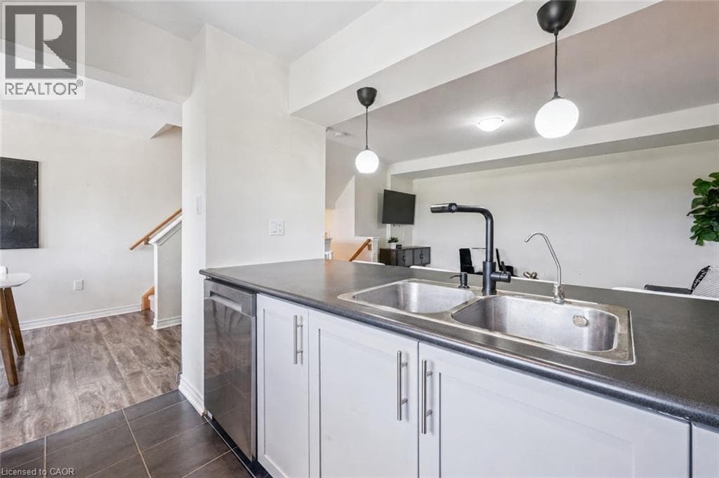 Townhouse for sale at 9 OUTLOOK Terrace, Rosenberg (Trussler), Kitchener, Ontario, photo 13