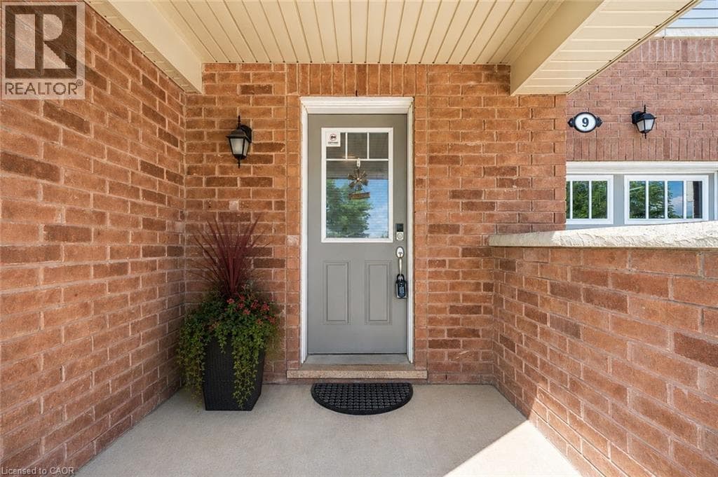 Townhouse for sale at 9 OUTLOOK Terrace, Rosenberg (Trussler), Kitchener, Ontario, photo 2