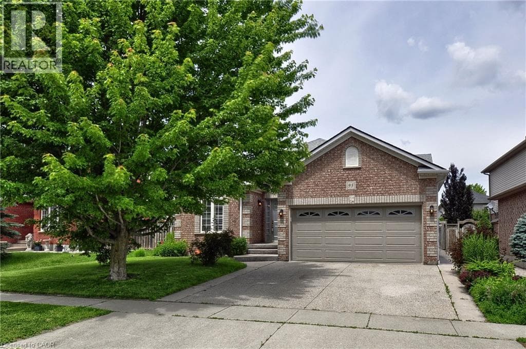 Detached for sale at 95 DRINKWATER Drive, Branchton Park, Cambridge, Ontario, photo 3