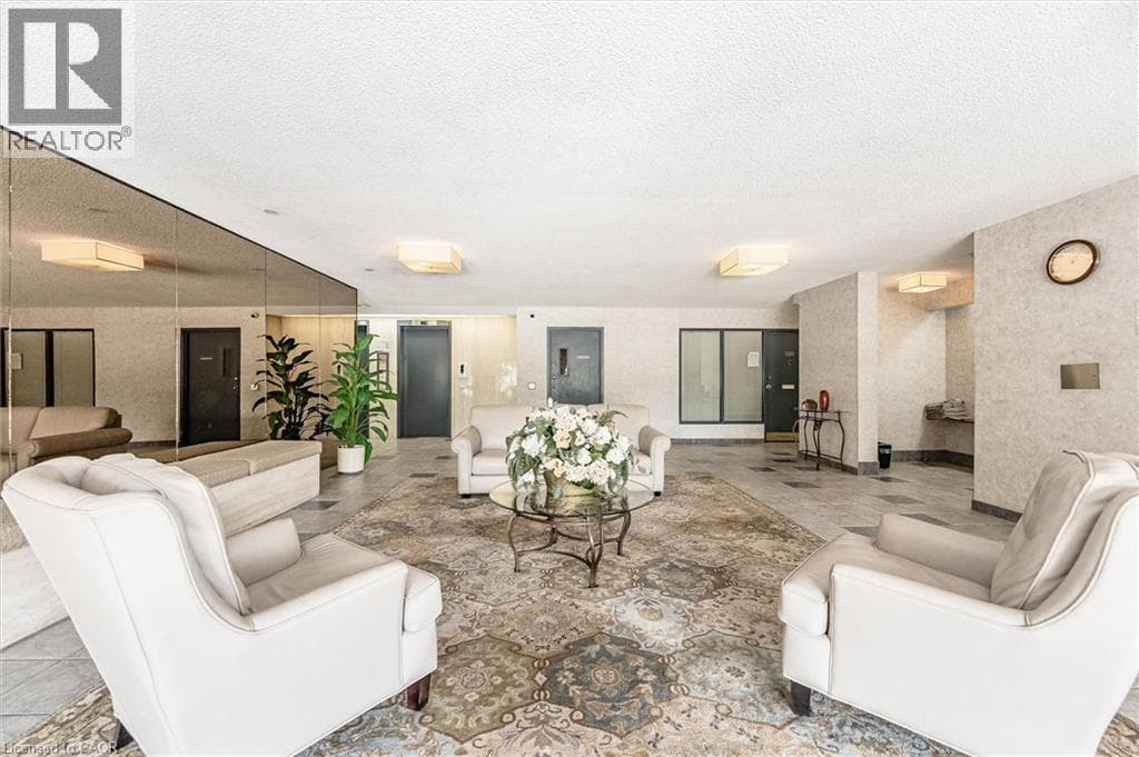 Apartment for sale at 65 WESTMOUNT Road Unit# 211, Northdale, Waterloo, Ontario, photo 3