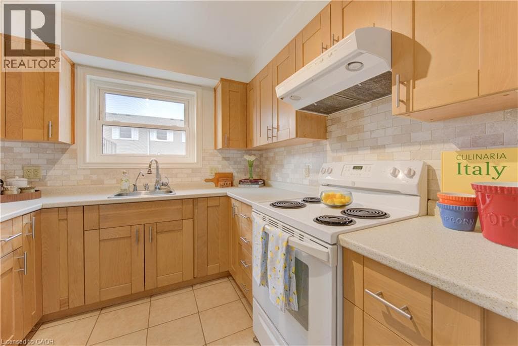 Townhouse for sale at 440 PIONEER Drive Unit# 3, Pioneer Park, Kitchener, Ontario, photo 3