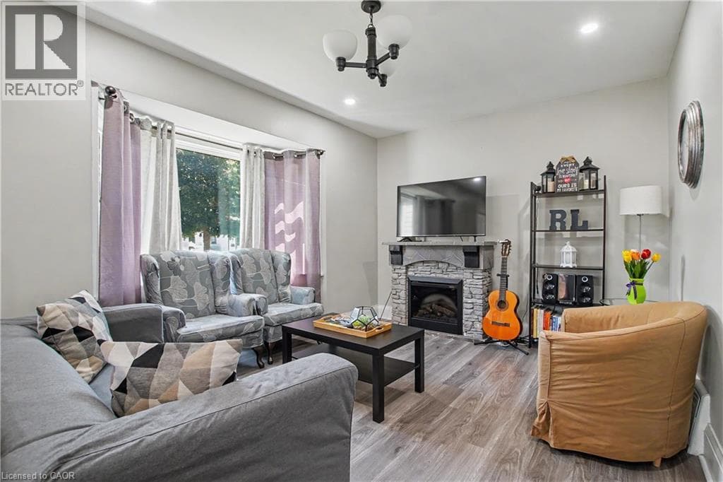 Detached for sale at 16 MERCER Road, Elgin Park, Cambridge, Ontario, photo 6