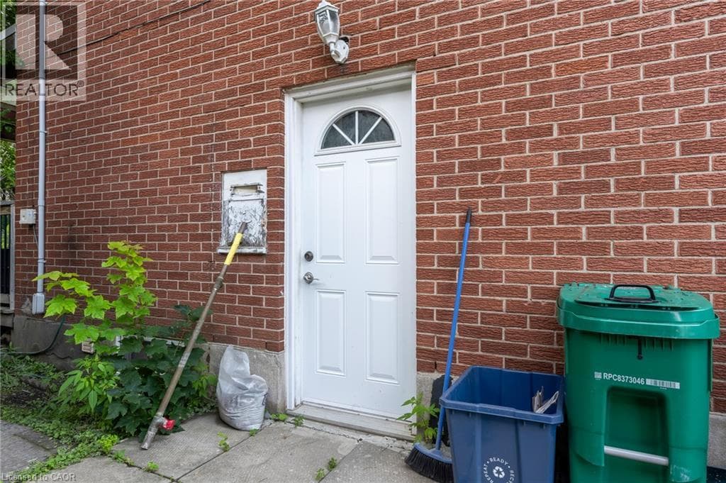 Semi-detached for sale at 203B ERB Street, Mary Allen, Waterloo, Ontario, photo 3