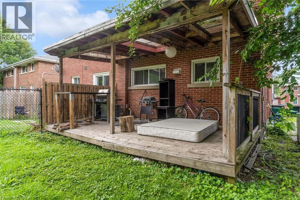 Semi-detached for sale at 203B ERB Street, Mary Allen, Waterloo, Ontario, photo 4