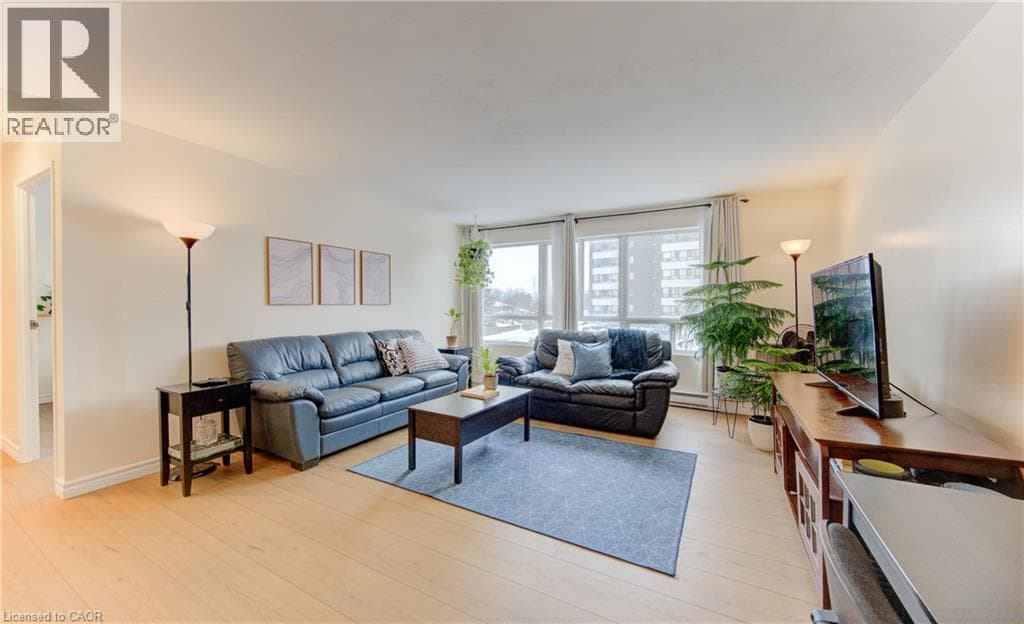 Apartment for sale at 65 HIGHLAND Crescent Unit# 204, Victoria Hills, Kitchener, Ontario, photo 3