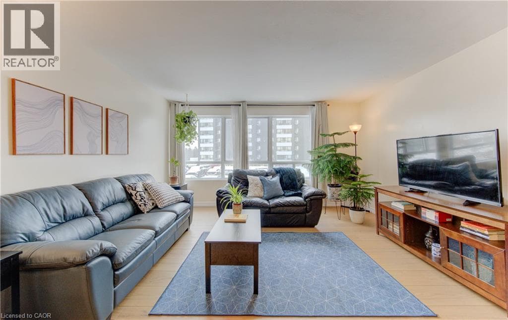 Apartment for sale at 65 HIGHLAND Crescent Unit# 204, Victoria Hills, Kitchener, Ontario, photo 4