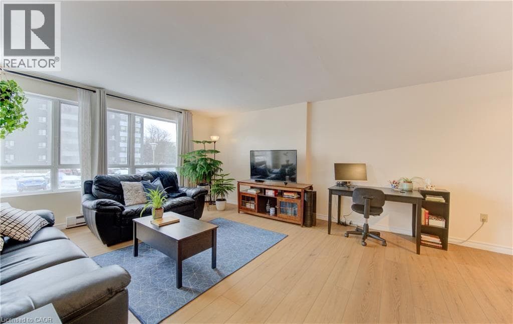 Apartment for sale at 65 HIGHLAND Crescent Unit# 204, Victoria Hills, Kitchener, Ontario, photo 5