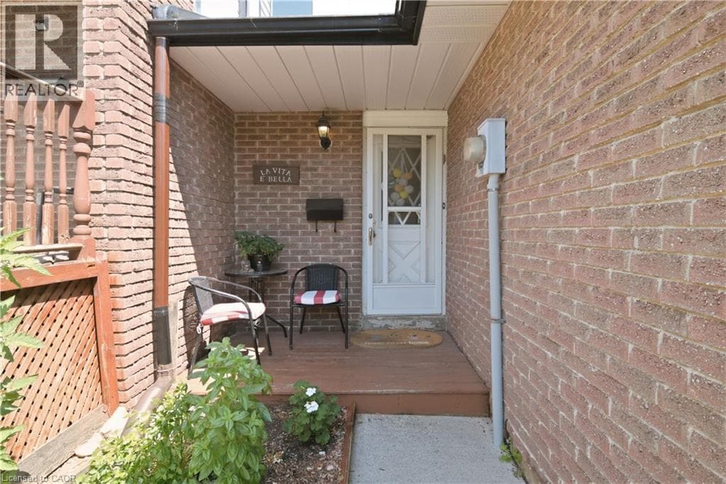 Townhouse for sale at 230 SUNSET Boulevard, Westview, Cambridge, Ontario, photo 2