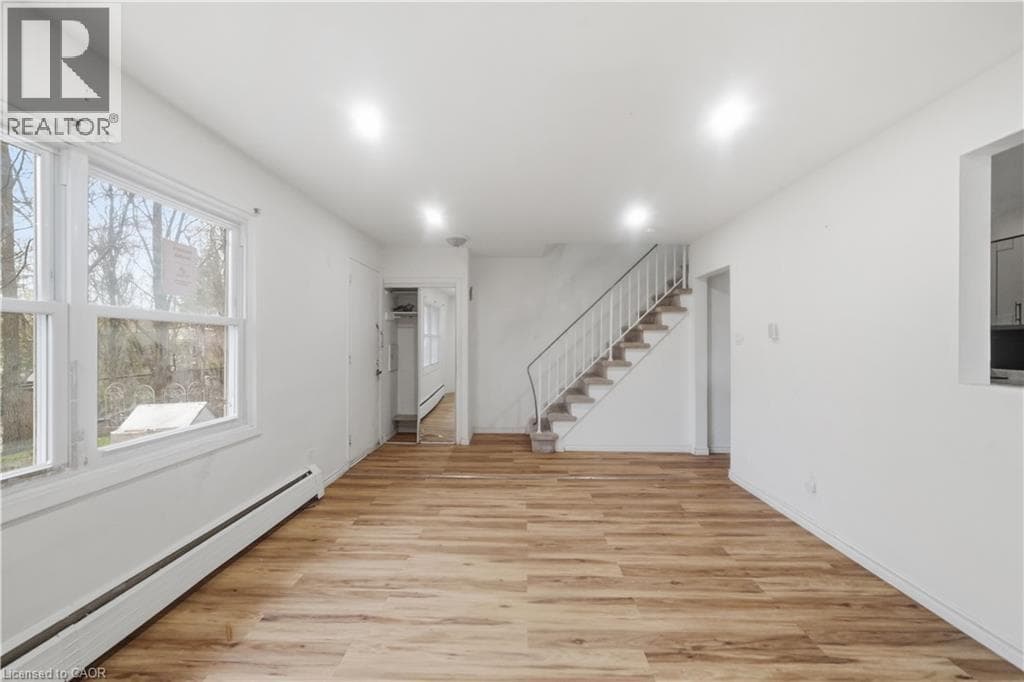 Townhouse for sale at 76 BORDEN Parkway Unit# 10, Southdale, Kitchener, Ontario, photo 4