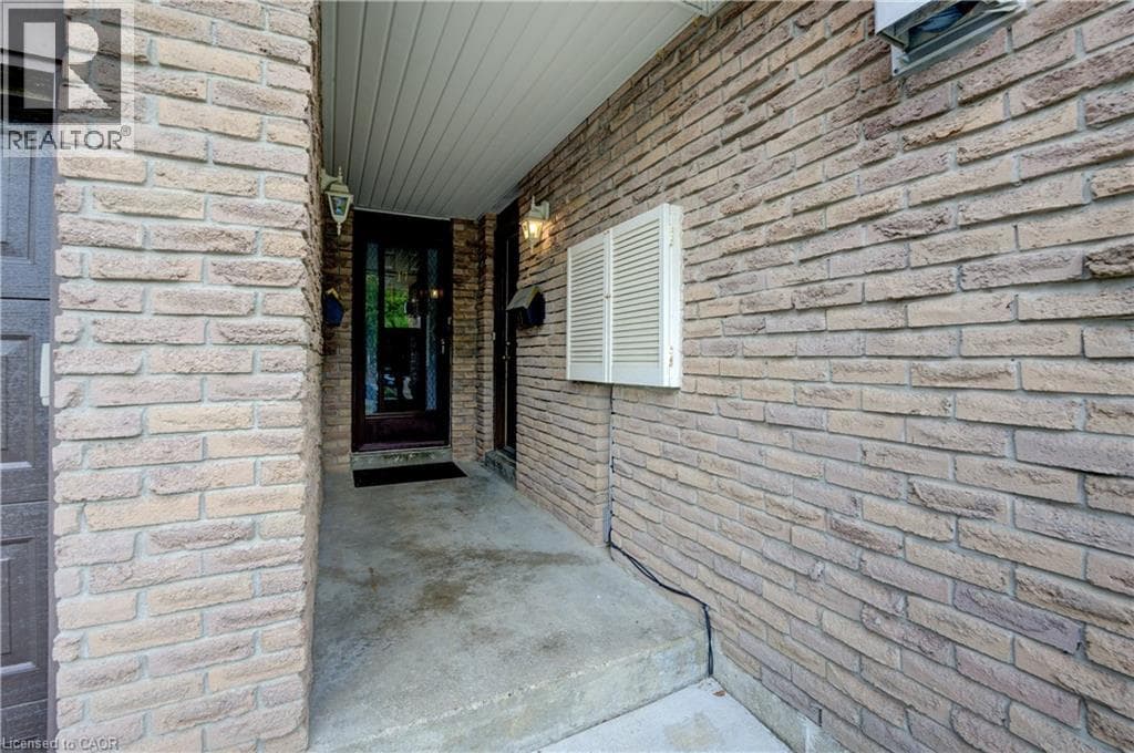 Townhouse for sale at 19 HILLBROOK Crescent, Forest Heights, Kitchener, Ontario, photo 3