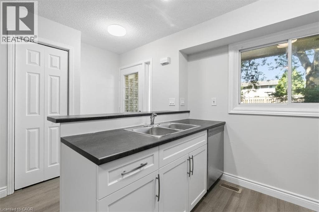 Townhouse for sale at 211 VERONICA Drive Unit# 8, Chicopee, Kitchener, Ontario, photo 7