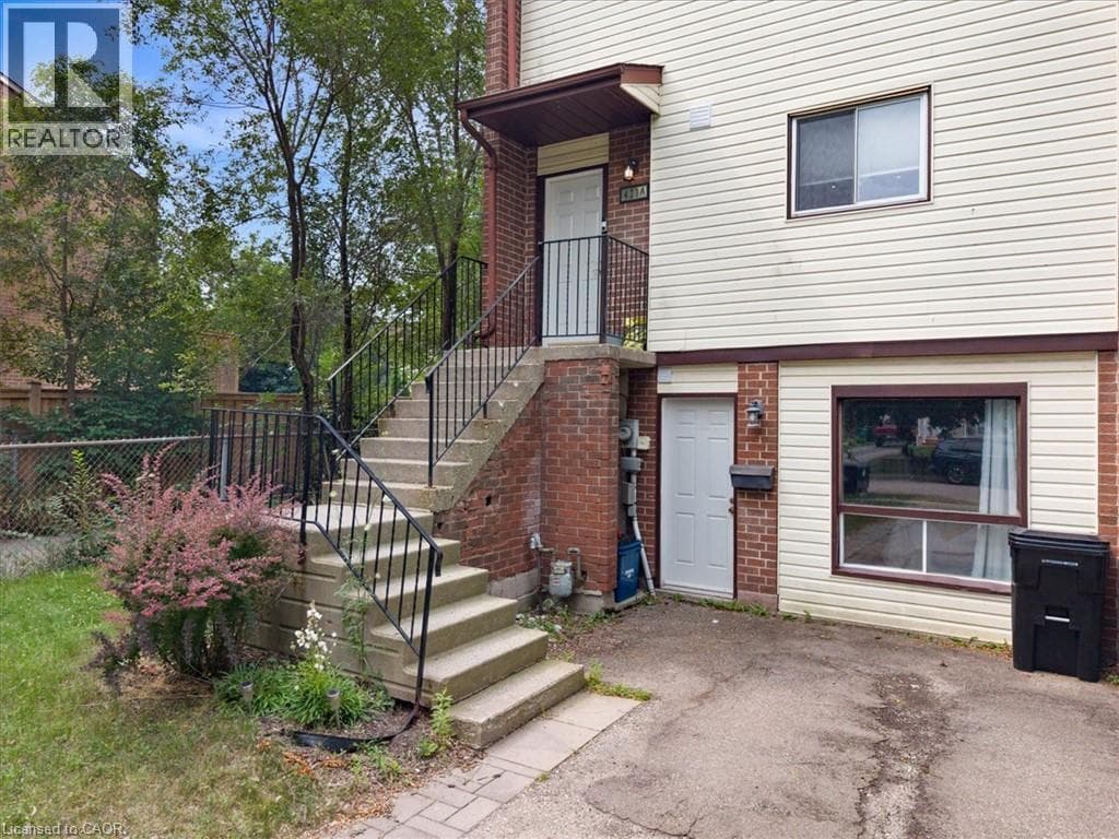 Semi-detached for sale at 421 BAIRSTOW Crescent, University Downs, Waterloo, Ontario, photo 2