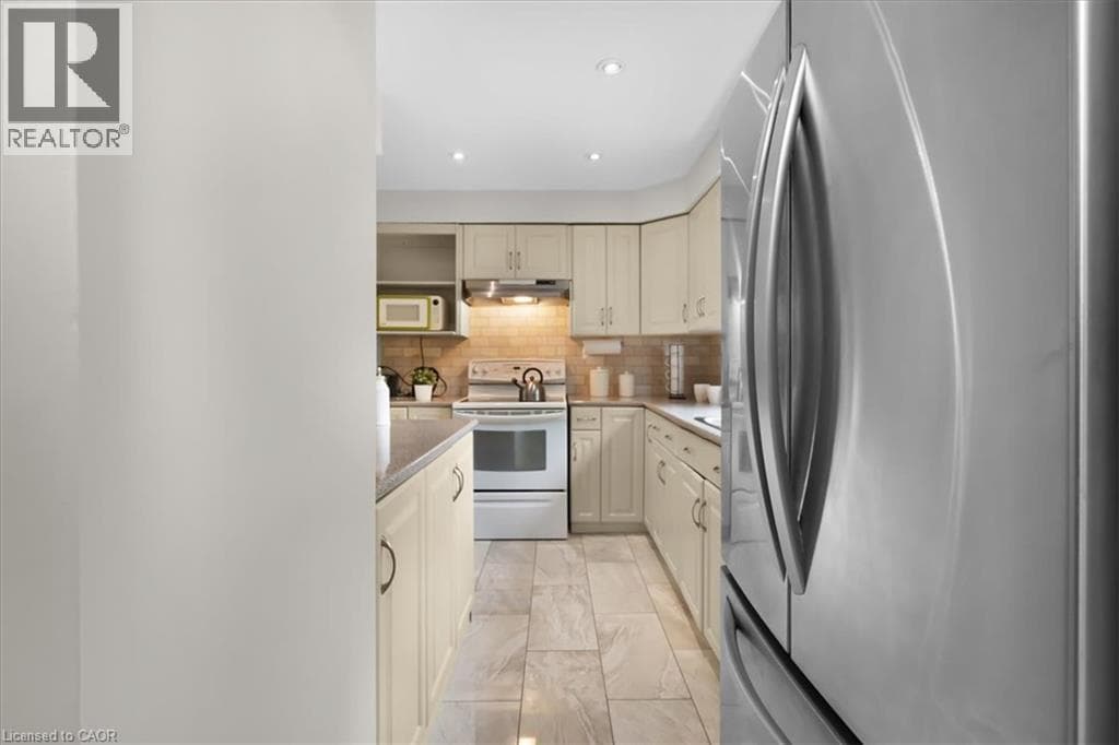 Semi-detached for sale at 421 BAIRSTOW Crescent, University Downs, Waterloo, Ontario, photo 3