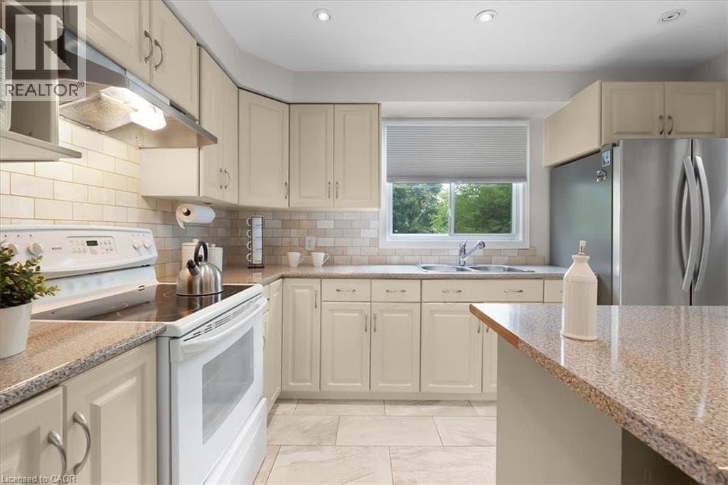 Semi-detached for sale at 421 BAIRSTOW Crescent, University Downs, Waterloo, Ontario, photo 4