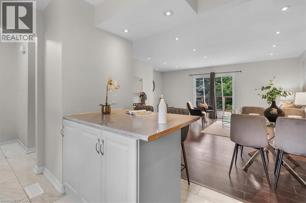 Semi-detached for sale at 421 BAIRSTOW Crescent, University Downs, Waterloo, Ontario, photo 6
