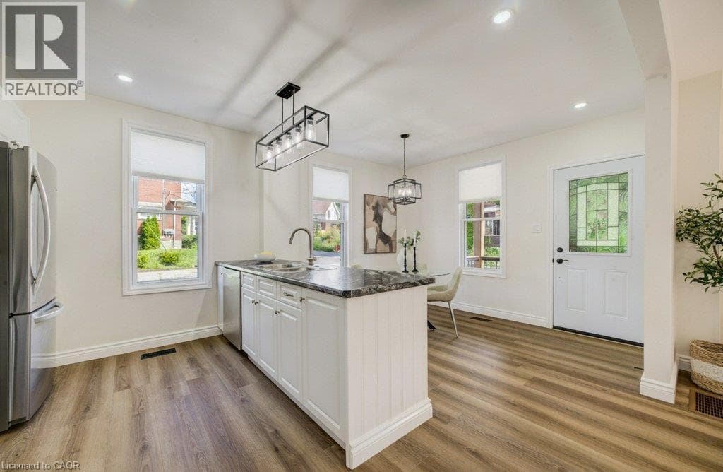 Detached for sale at 185 STRANGE Street, Midtown, Kitchener, Ontario, photo 9