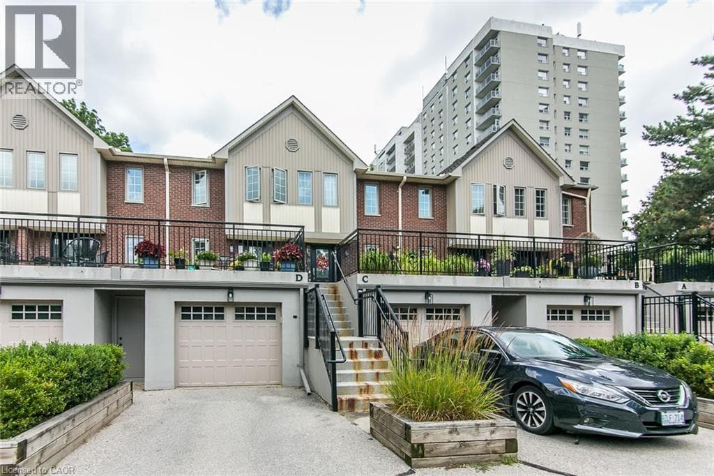 Townhouse for sale at 28 AHRENS Street W Unit# D, Civic Centre, Kitchener, Ontario, photo 2