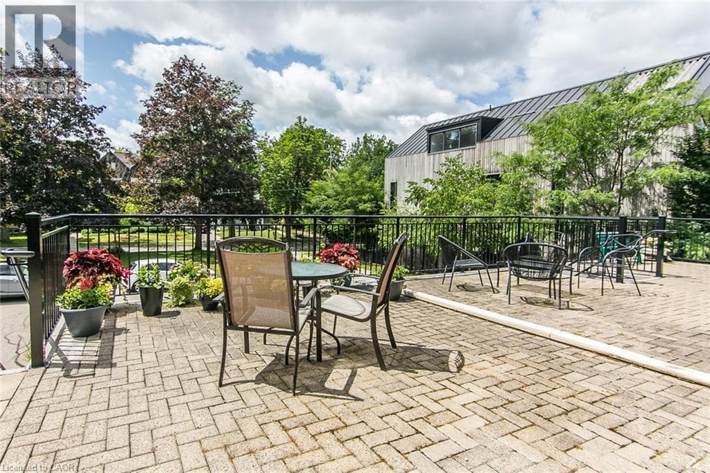 Townhouse for sale at 28 AHRENS Street W Unit# D, Civic Centre, Kitchener, Ontario, photo 4