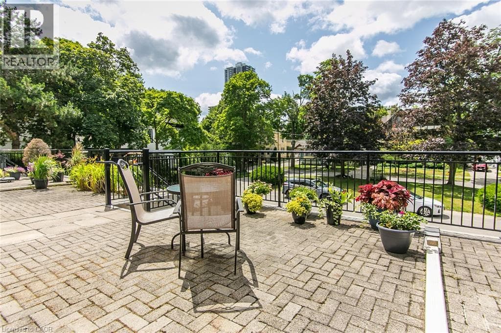 Townhouse for sale at 28 AHRENS Street W Unit# D, Civic Centre, Kitchener, Ontario, photo 5