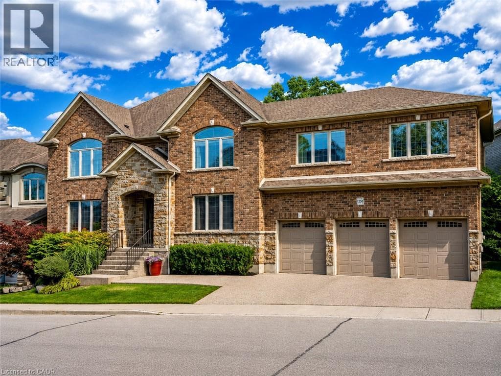 Detached for sale at 258 EDGEWATER Crescent Unit# 3, Grand River South, Kitchener, Ontario, photo 2