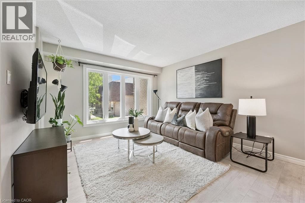 Townhouse for sale at 49 CEDARWOODS Crescent Unit# 53, Vanier, Kitchener, Ontario, photo 2