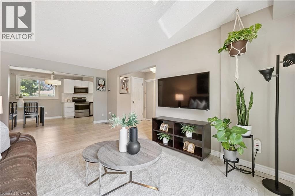 Townhouse for sale at 49 CEDARWOODS Crescent Unit# 53, Vanier, Kitchener, Ontario, photo 5