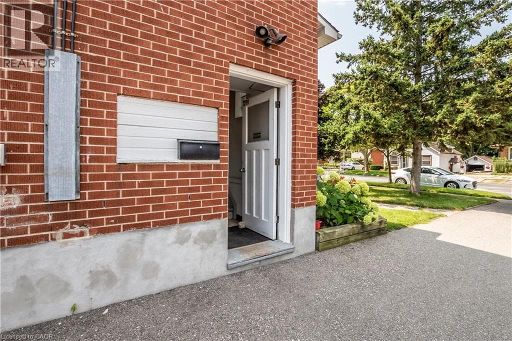 Multi-family for sale at 43 SIXTH Avenue, Vanier, Kitchener, Ontario, photo 3