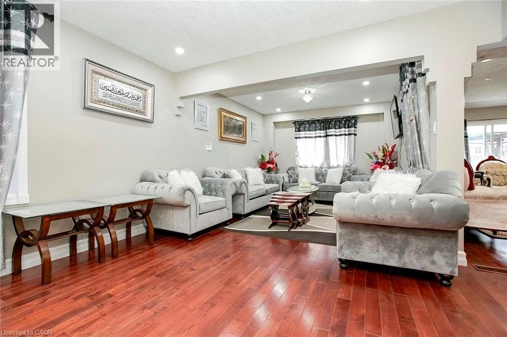 Detached for sale at 107 GLENCLIFFE Court, Grand River North, Kitchener, Ontario, photo 4