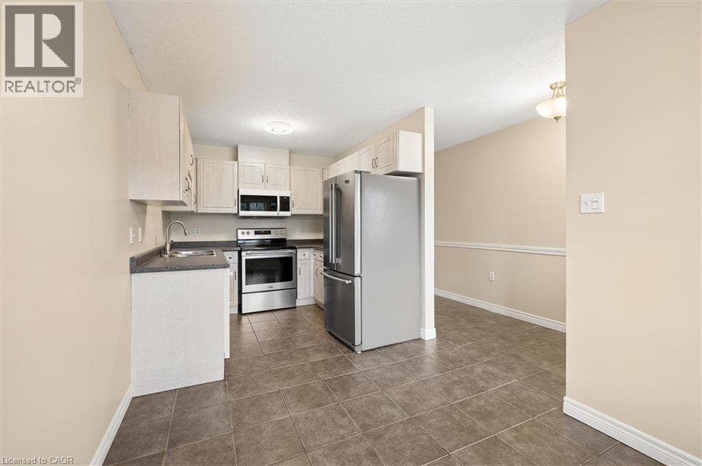 Townhouse for sale at 21 PORCHLIGHT Drive, Elmira, Woolwich, Ontario, photo 9
