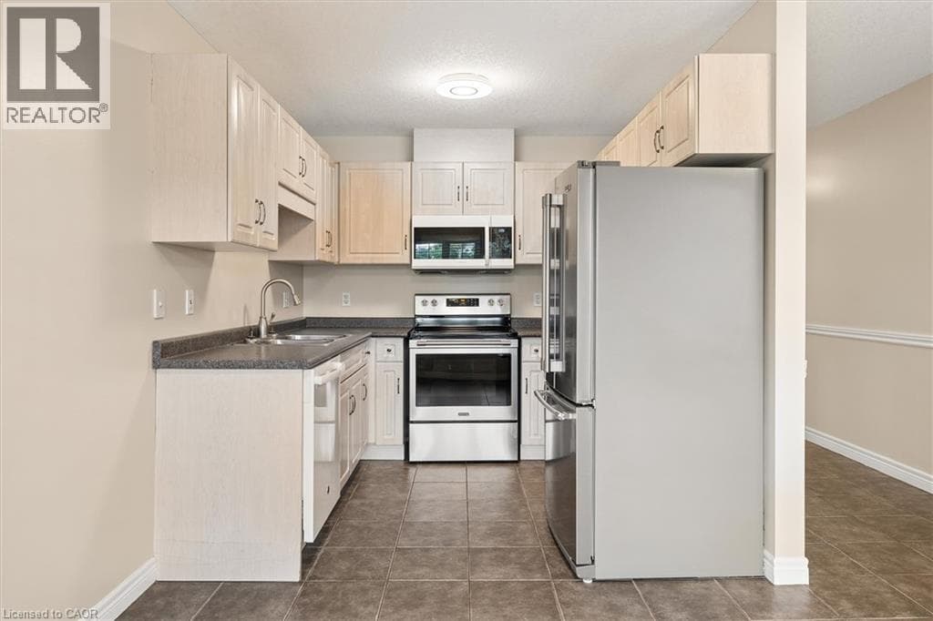 Townhouse for sale at 21 PORCHLIGHT Drive, Elmira, Woolwich, Ontario, photo 10