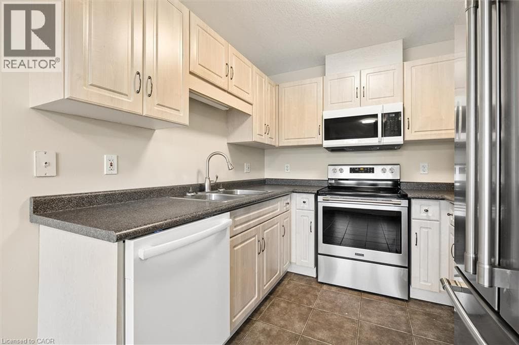 Townhouse for sale at 21 PORCHLIGHT Drive, Elmira, Woolwich, Ontario, photo 12