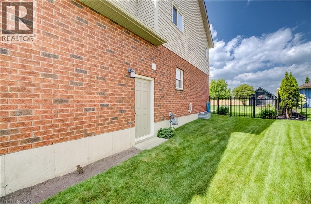 Detached for sale at 64 KROPF Drive, Baden, Wilmot, Ontario, photo 43