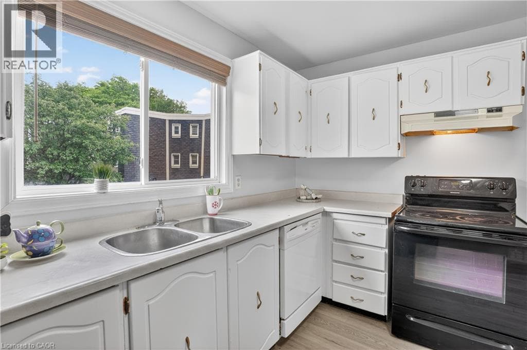 Townhouse for sale at 60 ELMSDALE Drive Unit# 66, Laurentian Hills, Kitchener, Ontario, photo 9